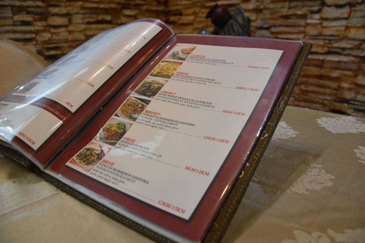 Hotel & Restaurant Great Wall - Airport Sarajevo Exterior photo