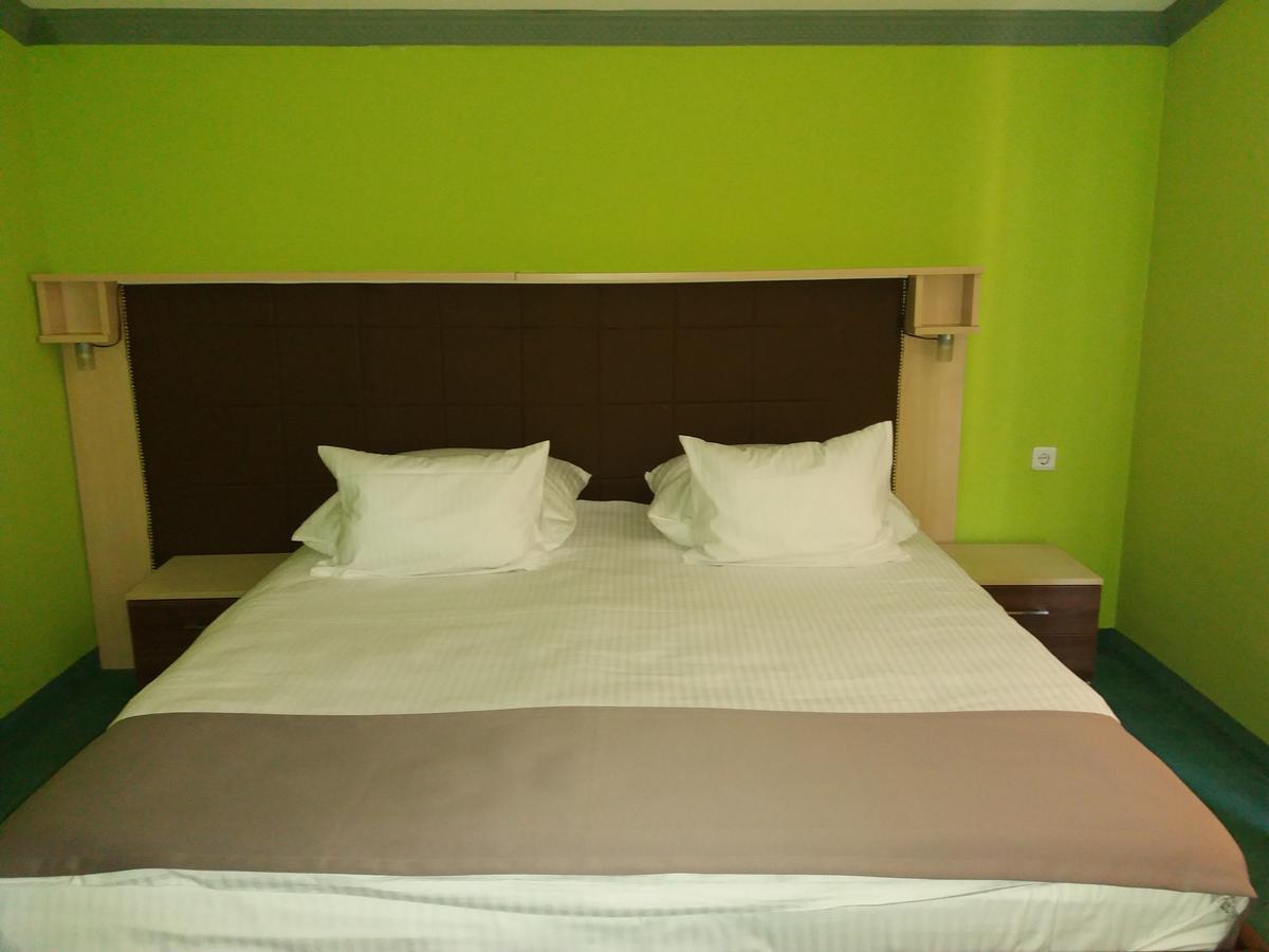 Hotel & Restaurant Great Wall - Airport Sarajevo Exterior photo